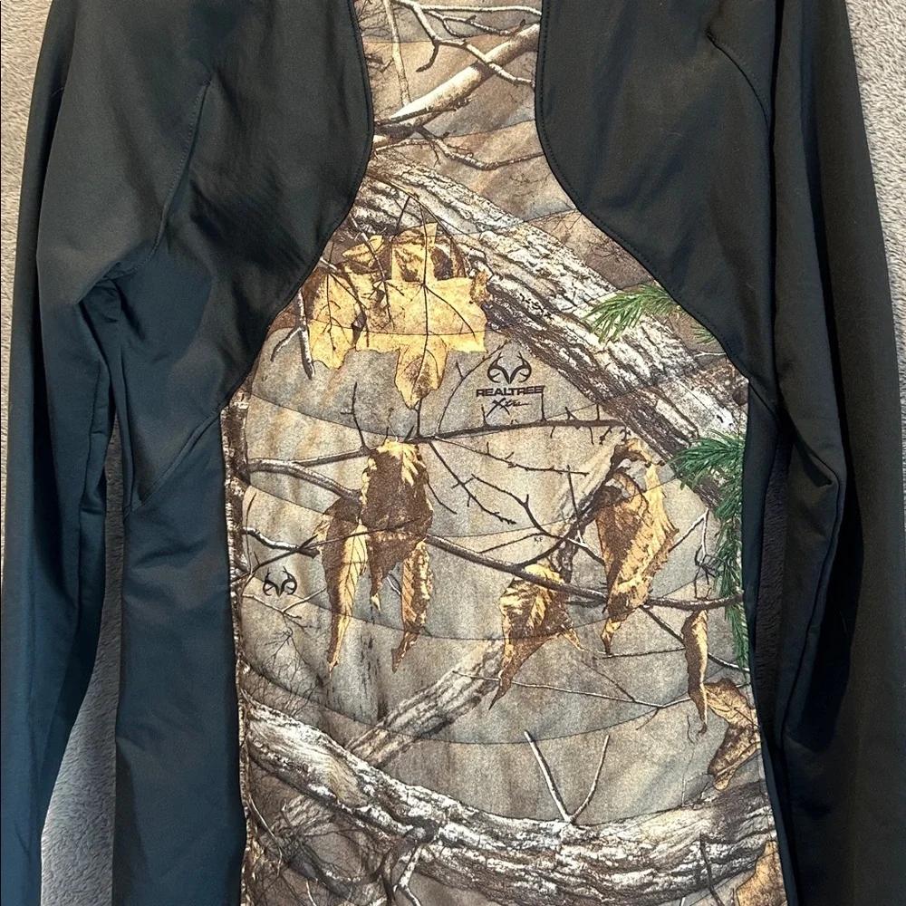 Under Armour Black and Camo Jacket with hotpink Logo - Picture 3 of 3